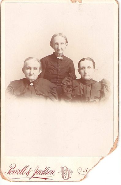 File:Mary Ann Saunders and sisters.jpg