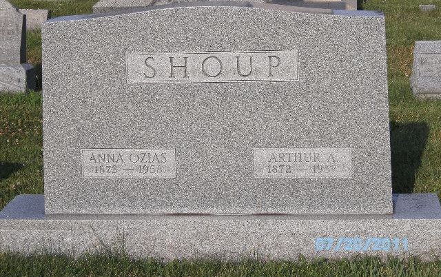 File:Arthur A. and Anna Shoup Headstone.jpg
