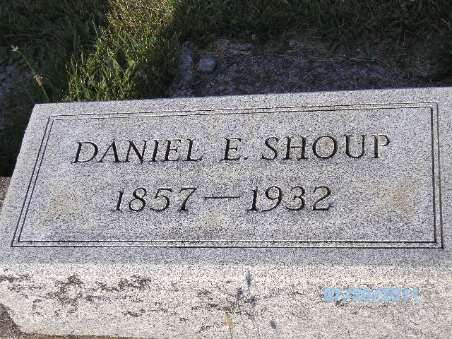 File:Daniel E. Shoup Headstone.jpg