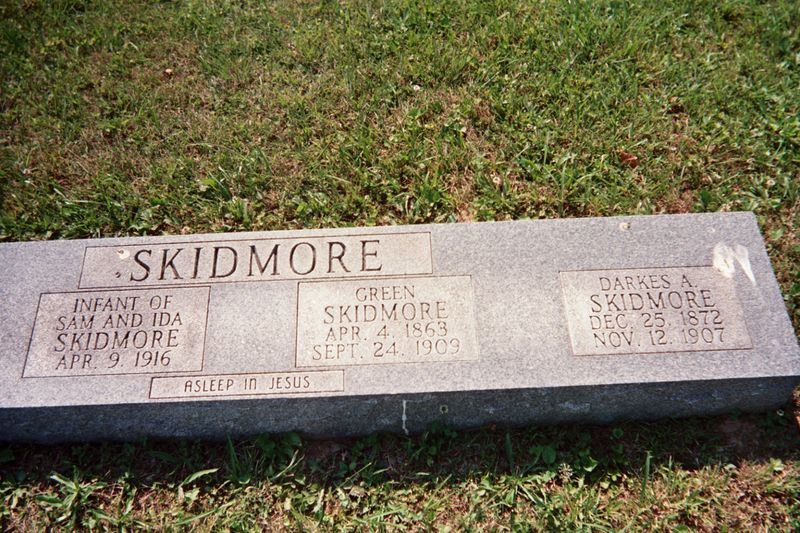 File:Skidmore memorial right.jpg