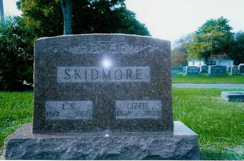 File:LS and Lizzie Skidmore Headstone.jpg