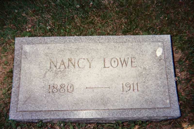File:Nancy Lowe Headstone.jpg