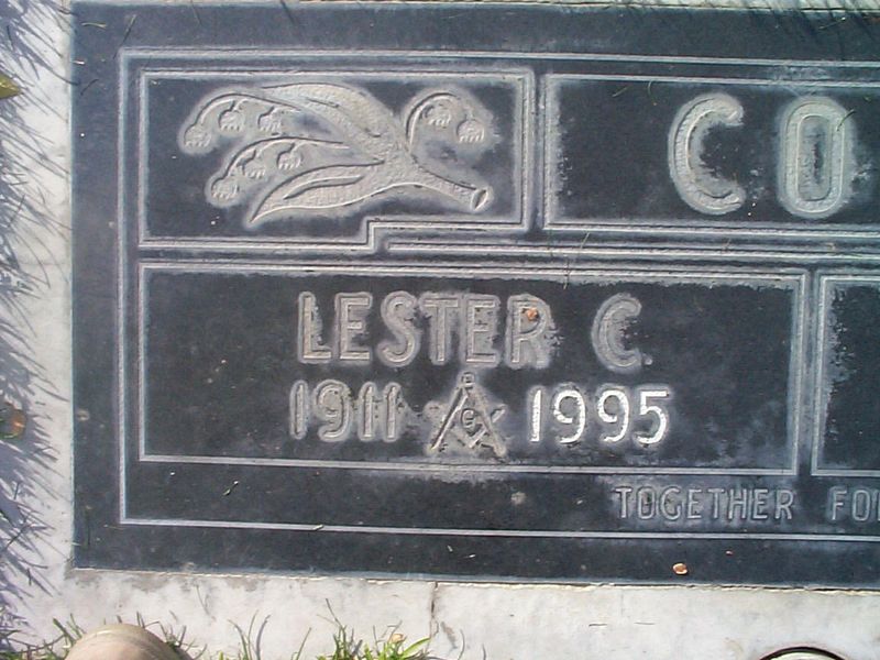 File:Lester Cicero Cox Headstone.jpg