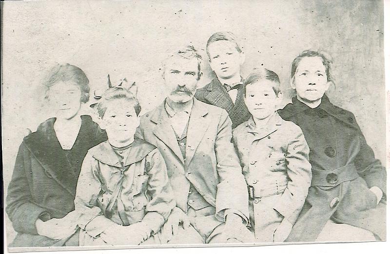 File:Oda Skidmore and Petry Family abt 1917.jpg