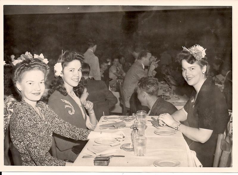 File:Mary Maxine Heck, dinner with friends.jpg