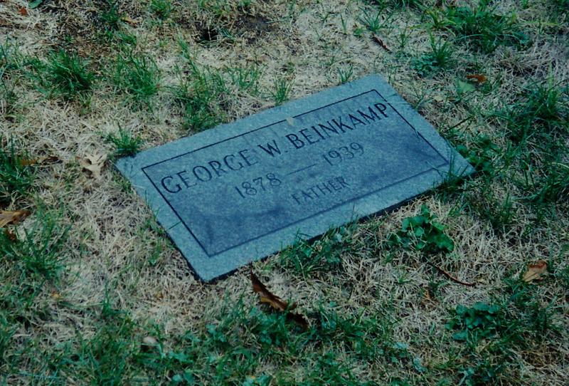 File:George W. Beinkamp, headstone.jpg